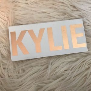 kylie cosmetics royal peach palette